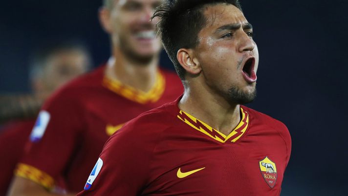 ROME, ITALY - AUGUST 25:  Cengiz Under with his teammates of AS Roma celebrates after scoring the opening goal during the Serie A match between AS Roma and Genoa CFC at Stadio Olimpico on August 25, 2019 in Rome, Italy.  (Photo by Paolo Bruno/Getty Images) 