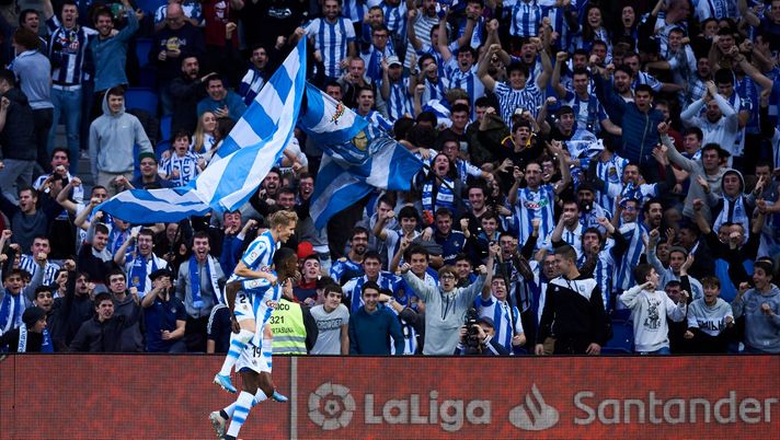 SAN SEBASTIAN, SPAIN - DECEMBER 14: Alexander Isak of Real Sociedad celebrates after scoring his team's second goal during the Liga match between Real Sociedad and FC Barcelona at Estadio Anoeta on December 14, 2019 in San Sebastian, Spain. (Photo by Juan Manuel Serrano Arce/Getty Images) SAN SEBASTIAN, SPAIN - DECEMBER 14: Alexander Isak of Real Sociedad celebrates after scoring his team's second goal during the Liga match between Real Sociedad and FC Barcelona at Estadio Anoeta on December 14, 2019 in San Sebastian, Spain. (Photo by Juan Manuel Serrano Arce/Getty Images)