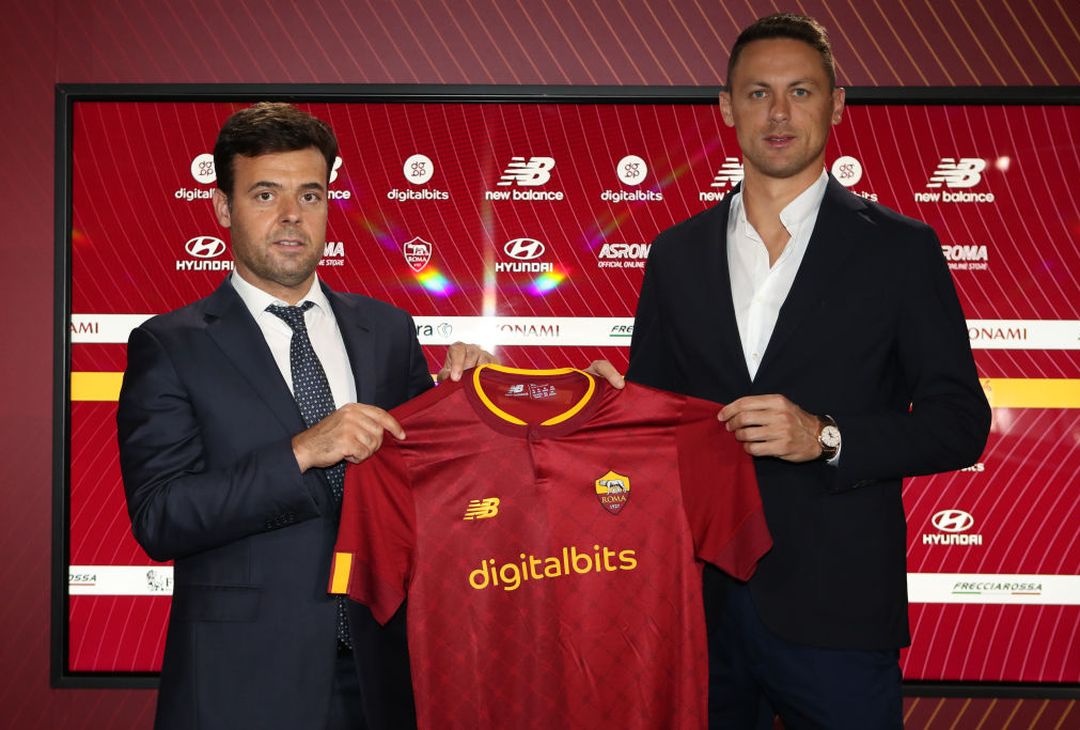 Le immagini di Matic alla firma del contratto con la Roma – FOTO GALLERY - immagine 8
