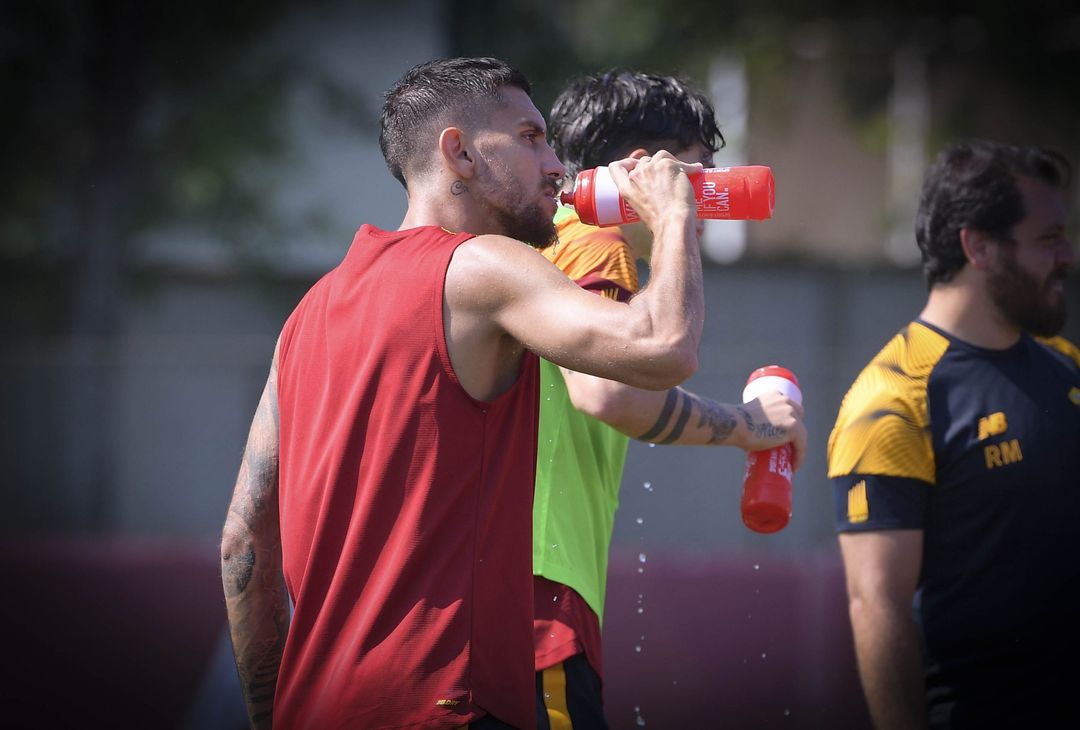 La Roma si allena sotto il sole di Trigoria. Zalewski torna in gruppo – FOTO GALLERY- immagine 1