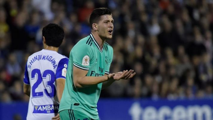 Real Madrid's Serbian forward Luka Jovic reacts during the Copa del Rey (King's Cup) football match between Zaragoza and Real Madrid CF at La Romareda stadium in Zaragoza, on January 29, 2020. (Photo by JOSE JORDAN / AFP) (Photo by JOSE JORDAN/AFP via Getty Images) Fiorentina, ecco Jovic: fissate le visite mediche, poi ci saranno le firme - immagine 1