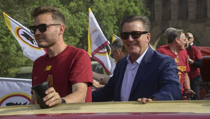ROME, ITALY - MAY 26: Dan and Ryan Friedkin during the parade for celebrating the Conference League Cup on May 26, 2022 in Rome, Italy. (Photo by Fabio Rossi/AS Roma via Getty Images) VERSO ROMA-ATALANTA