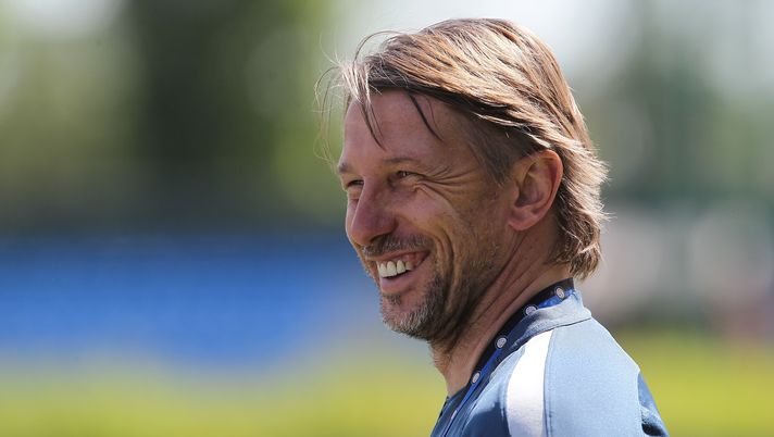 COMO, ITALY - MAY 24: FC Internazionale Milano coach Stefano Vecchi looks on during the FC Internazionale training session at the club's training ground Suning Training Center in memory of Angelo Moratti on May 24, 2017 in Como, Italy. (Photo by Marco Luzzani - Inter/Inter via Getty Images) COMO, ITALY - MAY 24: FC Internazionale Milano coach Stefano Vecchi looks on during the FC Internazionale training session at the club's training ground Suning Training Center in memory of Angelo Moratti on May 24, 2017 in Como, Italy. (Photo by Marco Luzzani - Inter/Inter via Getty Images)