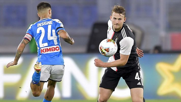 ROME, ITALY - JUNE 17: Matthijs de Ligt of Juventus battles for possession with Lorenzo Insigne of SSC Napoli during the Coppa Italia Final match between Juventus and SSC Napoli at Olimpico Stadium on June 17, 2020 in Rome, Italy. (Photo by Daniele Badolato - Juventus FC/Juventus FC via Getty Images) ROME, ITALY - JUNE 17: Matthijs de Ligt of Juventus battles for possession with Lorenzo Insigne of SSC Napoli during the Coppa Italia Final match between Juventus and SSC Napoli at Olimpico Stadium on June 17, 2020 in Rome, Italy. (Photo by Daniele Badolato - Juventus FC/Juventus FC via Getty Images)