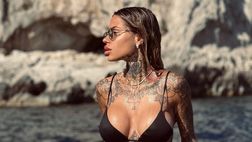 Zoe Cristofoli da impazzire: il bikini in barca a Capri infiamma il web