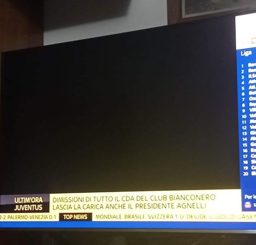 FOTO Ironia dal web sul caos Juventus: “Anche Sky si veste a lutto…” – Il motivo- immagine 2