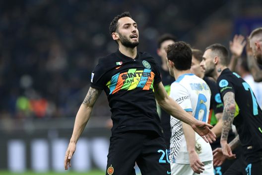 Calhanoglu (Getty Images) Calhanoglu sul Napoli: “Meritano il primato! Ma l’Inter non si arrende…” - immagine 1