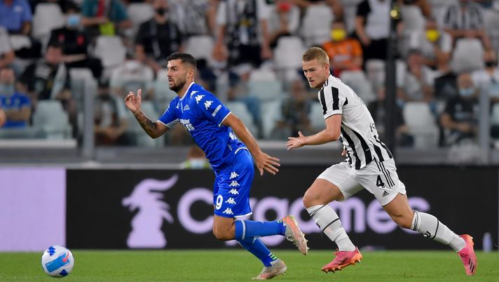 TURIN, ITALY - AUGUST 28: Juventus player Matthijs de Ligt and Empoli player Patrick Cutrone during the Serie A match between Juventus and Empoli FC at Allianz Stadium on August 28, 2021 in Turin, . (Photo by Daniele Badolato - Juventus FC/Juventus FC via Getty Images) 