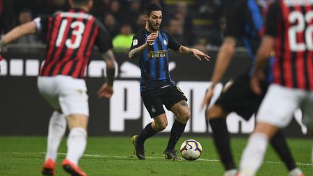 MILAN, ITALY - MARCH 17: Matteo Politano of FC Internazionale in action during the Serie A match between AC Milan and FC Internazionale at Stadio Giuseppe Meazza on March 17, 2019 in Milan, Italy. (Photo by Claudio Villa - Inter/FC Internazionale via Getty Images )