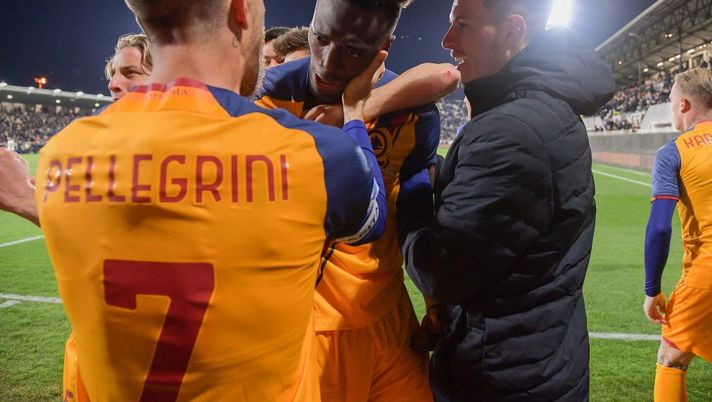 Dominio giallorosso, poi Abraham di rigore abbatte lo Spezia tra le polemiche - immagine 1