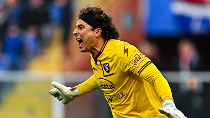 GENOA, ITALY - MARCH 05: Guillermo Ochoa of Salernitana reacts during the Serie A match between UC Sampdoria and Salernitana at Stadio Luigi Ferraris on March 5, 2023 in Genoa, Italy. (Photo by Simone Arveda/Getty Images) NEWS – La decisione su Ochoa! Osimhen, Kim, Vlahovic, Nacho, Pereyra, Rabiot e Pioli - immagine 1