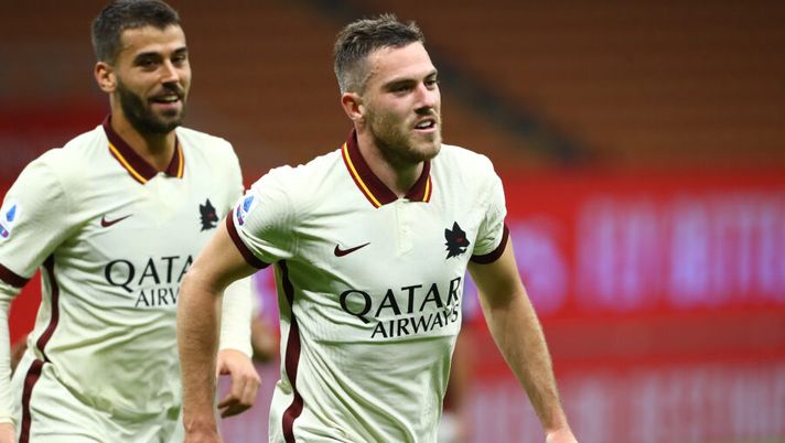 MILAN, ITALY - OCTOBER 26: Jordan Veretout of AS Roma celebrates his goal during the Serie A match between AC Milan and AS Roma at Stadio Giuseppe Meazza on October 26, 2020 in Milan, Italy. (Photo by Marco Luzzani/Getty Images) PREVIEW SOS – I nostri consigli per ogni partita: chi schierare, chi è da evitare e le sorprese - immagine 1