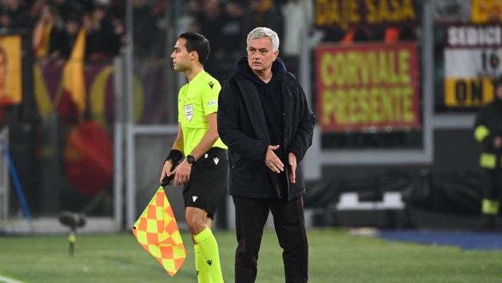 Mourinho: “Giovedì non dobbiamo pensare al derby. In attacco poche alternative” - immagine 1