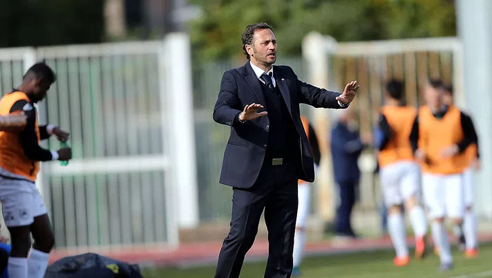 SARZANA, ITALY - MARCH 16: Fabio Gallo manaer of AC Spezia gestures during the Viareggio Juvenile Tournament match between FC Internazionale and AC Spezia on March 16, 2016 in Sarzana, Italy.  (Photo by Gabriele Maltinti - Inter/FC Internazionale via Getty Images)