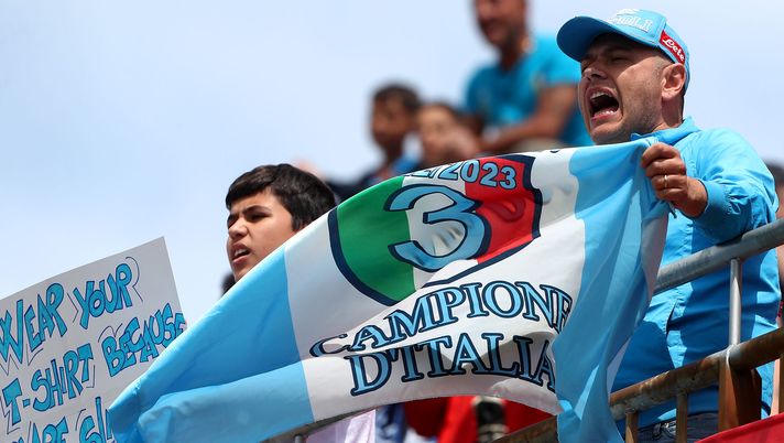 FOTO Scudetto Napoli, arrivano i biglietti dell’EAV in onore degli