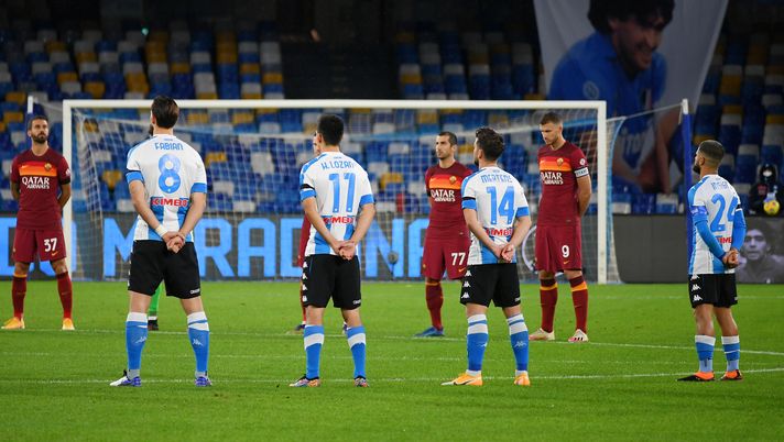 NAPLES, ITALY - NOVEMBER 29: Players observe a minutes silence for former footballer, Diego Maradona, who recently passed away prior to during the Serie A match between SSC Napoli and AS Roma at Stadio San Paolo on November 29, 2020 in Naples, Italy. Sporting stadiums around Italy remain under strict restrictions due to the Coronavirus Pandemic as Government social distancing laws prohibit fans inside venues resulting in games being played behind closed doors. (Photo by Francesco Pecoraro/Getty Images) NAPLES, ITALY - NOVEMBER 29: Players observe a minutes silence for former footballer, Diego Maradona, who recently passed away prior to during the Serie A match between SSC Napoli and AS Roma at Stadio San Paolo on November 29, 2020 in Naples, Italy. Sporting stadiums around Italy remain under strict restrictions due to the Coronavirus Pandemic as Government social distancing laws prohibit fans inside venues resulting in games being played behind closed doors. (Photo by Francesco Pecoraro/Getty Images)