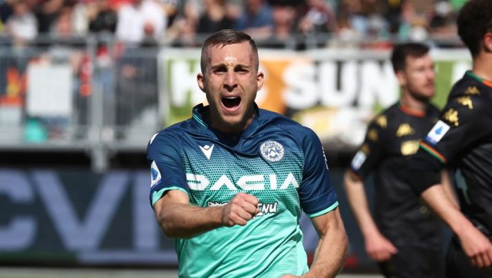 VENICE, ITALY - APRIL 10: Gerard Deulofeu of Udinese celebrates the opening goal scored from the penalty spot during the Serie A match between Venezia FC v Udinese Calcio on April 10, 2022 in Venice, Italy. (Photo by Maurizio Lagana/Getty Images) Scommesse di giornata: undici giocatori che potete mettere in campo alla 33ma- immagine 1