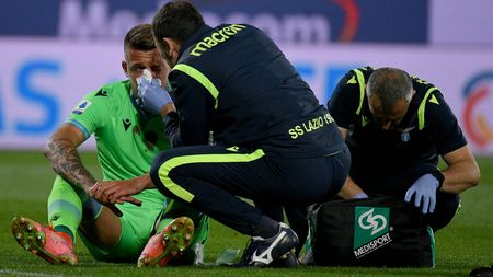 FLORENCE, ITALY - MAY 08: Sergej Milinkovic Savic of SS Lazio injured during the Serie A match between ACF Fiorentina and SS Lazio at Stadio Artemio Franchi on May 08, 2021 in Florence, Italy. Sporting stadiums around Italy remain under strict restrictions due to the Coronavirus Pandemic as Government social distancing laws prohibit fans inside venues resulting in games being played behind closed doors. (Photo by Marco Rosi - SS Lazio/Getty Images) FLORENCE, ITALY - MAY 08: Sergej Milinkovic Savic of SS Lazio injured during the Serie A match between ACF Fiorentina and SS Lazio at Stadio Artemio Franchi on May 08, 2021 in Florence, Italy. Sporting stadiums around Italy remain under strict restrictions due to the Coronavirus Pandemic as Government social distancing laws prohibit fans inside venues resulting in games being played behind closed doors. (Photo by Marco Rosi - SS Lazio/Getty Images)