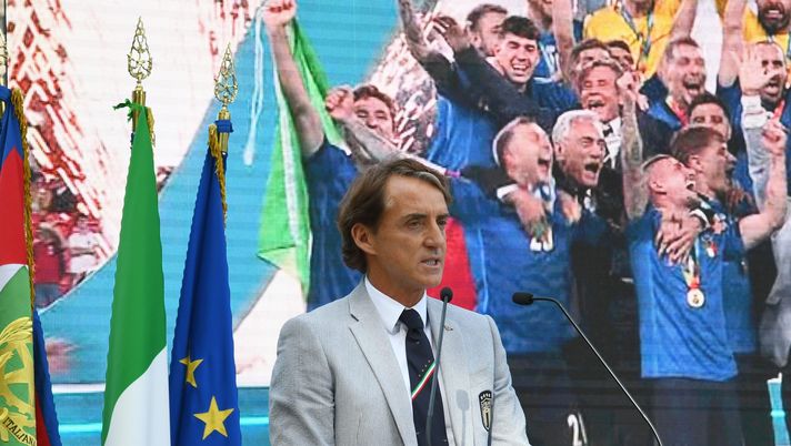 ROME, ITALY - JULY 12: Italy's coach Roberto Mancini delivers a speech during the meeting between President of Italy Sergio Mattarella and the Italian national football team after their July 11 win against England in the Euro 2020 championship finals on July 12, 2021 in Rome, Italy. (Photo by Claudio Villa/Getty Images) ROME, ITALY - JULY 12: Italy's coach Roberto Mancini delivers a speech during the meeting between President of Italy Sergio Mattarella and the Italian national football team after their July 11 win against England in the Euro 2020 championship finals on July 12, 2021 in Rome, Italy. (Photo by Claudio Villa/Getty Images)