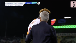 VIDEO Fiorentina-Roma, Abraham e la mano di Mou: il 9 ringrazia così il tecnico