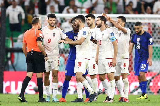 (Photo by Tim Nwachukwu/Getty Images) L’arbitro di Olanda-Argentina rimandato a casa: polemica continua dopo le parole di Messi- immagine 2