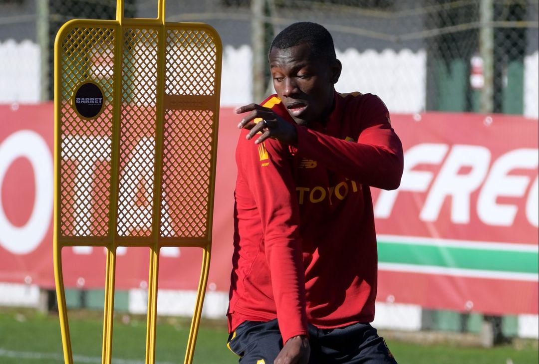 Roma, allenamento in vista del Genova. Mourinho parla con Solbakken – FOTO GALLERY - immagine 33