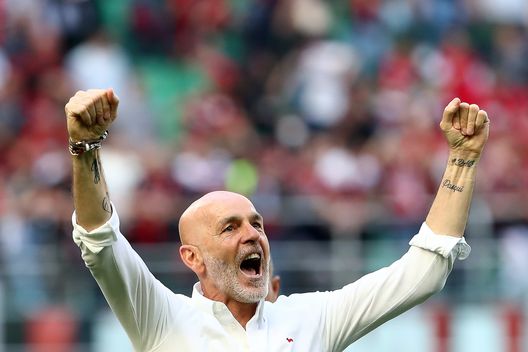 Stefano Pioli (allenatore AC Milan) esulta per il successo in Milan-Fiorentina 1-0 (Serie A 2021-2022) | News (Getty Images)