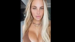 VIDEO / Francesca Brambilla pronta ad un giorno di mare: bikini da urlo