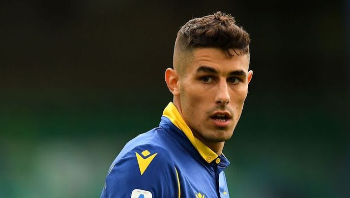 VERONA, ITALY - SEPTEMBER 27: Marco Faraoni of Hellas Verona looks on during the Serie A match between Hellas Verona FC and Udinese Calcio at Stadio Marcantonio Bentegodi on September 27, 2020 in Verona, Italy. (Photo by Alessandro Sabattini/Getty Images) KIT PER LA GIORNATA – Consigli ruolo per ruolo, preview, portieri e chi evitare - immagine 1