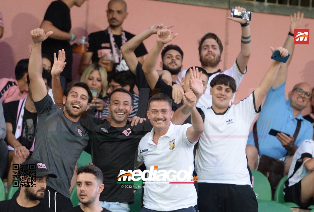 FOTOTIFO, Palermo-Perugia 2-0: i tifosi allo stadio Renzo Barbera (Gallery) - immagine 32