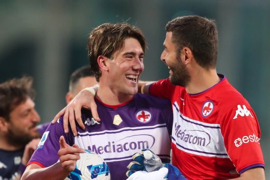 GERMOGLI PH: 31 OTTOBRE 2021 FIRENZE STADIO ARTEMIO FRANCHI SERIE A FIORENTINA VS SPEZIA NELLA FOTO SALUTO VLAHOVIC GERMOGLI PH: 31 OTTOBRE 2021 FIRENZE STADIO ARTEMIO FRANCHI SERIE A FIORENTINA VS SPEZIA NELLA FOTO SALUTO VLAHOVIC