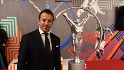 FOTO – Niente ostilità per le bandiere: l’Under 18 Viola posa con Del Piero