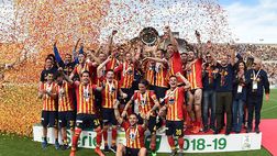 Lecce esulta: dopo sette anni è tornato in Serie A. Palermo ai play off Foggia in C
