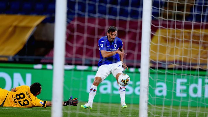 ROME, ITALY - JUNE 24:  Manolo Gabbiadini of UC Sampdoria scores the opening goal during the Serie A match between AS Roma and UC Sampdoria at Stadio Olimpico on June 24, 2020 in Rome, Italy.  (Photo by Paolo Bruno/Getty Images) 