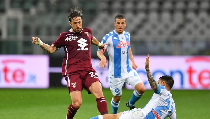 TURIN, ITALY - APRIL 26: Simone Verdi of Torino FC is tackled by Matteo Politano of SSC Napoli during the Serie A match between Torino FC and SSC Napoli at Stadio Olimpico di Torino on April 26, 2021 in Turin, Italy. Sporting stadiums around Italy remain under strict restrictions due to the Coronavirus Pandemic as Government social distancing laws prohibit fans inside venues resulting in games being played behind closed doors. (Photo by Valerio Pennicino/Getty Images) TURIN, ITALY - APRIL 26: Simone Verdi of Torino FC is tackled by Matteo Politano of SSC Napoli during the Serie A match between Torino FC and SSC Napoli at Stadio Olimpico di Torino on April 26, 2021 in Turin, Italy. Sporting stadiums around Italy remain under strict restrictions due to the Coronavirus Pandemic as Government social distancing laws prohibit fans inside venues resulting in games being played behind closed doors. (Photo by Valerio Pennicino/Getty Images)
