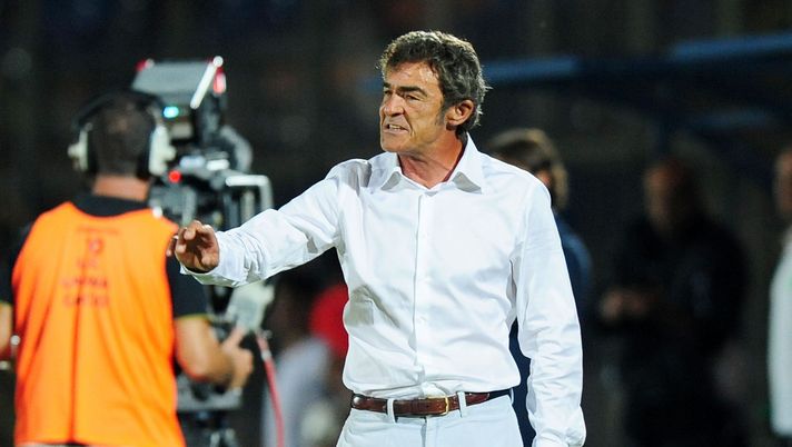 LATINA, ITALY - AUGUST 31:    Latinas coach Gaetano Auteri gestures during an Italian Serie B football match between US Latina vs AS Avellino at the Domenico Francioni Stadium on August 31, 2013, in Latina, Italy.  (Photo by Getty Images/Getty Images) 