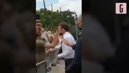 VIDEO Macron, il premier francese schiaffeggiato tra la folla: le immagini virali
