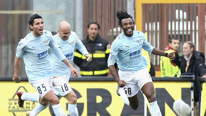 REGGIO CALABRIA, ITALY - MARCH 11: Christian Manfredini of Lazio (R) celebrates scoring during the Serie A match between Reggina and Lazio at Oreste Granillo Stadium, March 11, 2007 in Reggio Calabria, Italy. (Photo by New Press/Getty Images) REGGIO CALABRIA, ITALY - MARCH 11: Christian Manfredini of Lazio (R) celebrates scoring during the Serie A match between Reggina and Lazio at Oreste Granillo Stadium, March 11, 2007 in Reggio Calabria, Italy. (Photo by New Press/Getty Images)