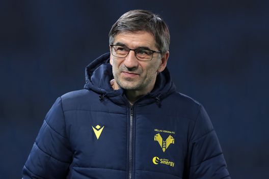 BERGAMO, ITALY - NOVEMBER 28: Ivan Juric, Head Coach of Hellas Verona F.C. looks on prior to the Serie A match between Atalanta BC and Hellas Verona FC at Gewiss Stadium on November 28, 2020 in Bergamo, Italy. Football Stadiums around Europe remain empty due to the Coronavirus Pandemic as Government social distancing laws prohibit fans inside venues resulting in fixtures being played behind closed doors. (Photo by Emilio Andreoli/Getty Images) BERGAMO, ITALY - NOVEMBER 28: Ivan Juric, Head Coach of Hellas Verona F.C. looks on prior to the Serie A match between Atalanta BC and Hellas Verona FC at Gewiss Stadium on November 28, 2020 in Bergamo, Italy. Football Stadiums around Europe remain empty due to the Coronavirus Pandemic as Government social distancing laws prohibit fans inside venues resulting in fixtures being played behind closed doors. (Photo by Emilio Andreoli/Getty Images)
