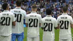 Real Madrid, no al razzismo: tutti con la maglia di Vinicius [VIDEO]