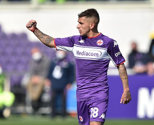 FLORENCE, ITALY - MARCH 13: Lucas Torreira of ACF Fiorentina celebrates after scoring opening goal during the Serie A match between ACF Fiorentina and Bologna FC at Stadio Artemio Franchi on March 13, 2022 in Florence, Italy. (Photo by Giuseppe Bellini/Getty Images) FLORENCE, ITALY - MARCH 13: Lucas Torreira of ACF Fiorentina celebrates after scoring opening goal during the Serie A match between ACF Fiorentina and Bologna FC at Stadio Artemio Franchi on March 13, 2022 in Florence, Italy. (Photo by Giuseppe Bellini/Getty Images)