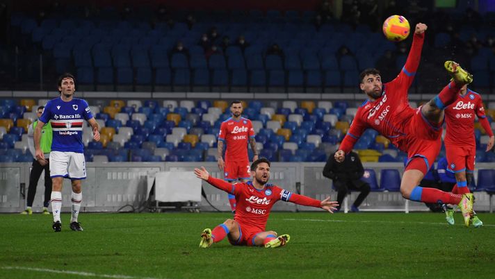 NAPLES, ITALY - JANUARY 09: Andrea Petagna of Napoli scores the 1-0 goal of Napoli during the Serie A match between SSC Napoli v UC Sampdoria at Stadio Diego Armando Maradona on January 09, 2022 in Naples, Italy. (Photo by SSC NAPOLI/SSC NAPOLI via Getty Images) I quotidiani su Petagna: “Verissimo nove, gol cifra altissima d’una partita ricca di tanto altro” - immagine 1