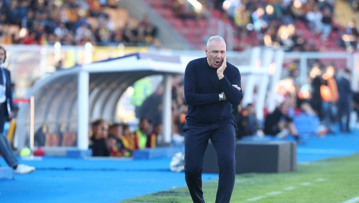 LECCE, ITALY - OCTOBER 02: Head coach of Cremonese Massimiliano Alvini during the Serie A match between US Lecce and US Cremonese at Stadio Via del Mare on October 02, 2022 in Lecce, Italy. (Photo by Maurizio Lagana/Getty Images) alvini