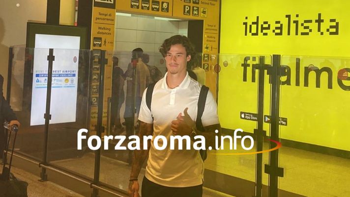 Roma, è il giorno di Svilar: atterrato a Fiumicino, depositato il contratto in Lega Roma, è il giorno di Svilar: atterrato a Fiumicino, depositato il contratto in Lega - immagine 1