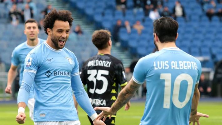 ROME, ITALY - JANUARY 08: Felipe Anderson of SS Lazio celebrates after Francesco Caputo of Empoli FC (not pictured) scored an own goal, their sides first goal during the Serie A match between SS Lazio and Empoli FC at Stadio Olimpico on January 08, 2023 in Rome, Italy. (Photo by Paolo Bruno/Getty Images) FLASH – Gol di Felipe Anderson o autogol di Caputo, la decisione della Lega! E l’assist… - immagine 1