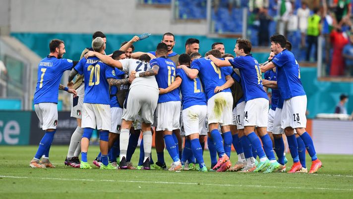ROME, ITALY - JUNE 20: Players of Italy celebrate at the end of the UEFA Euro 2020 Championship Group A match between Italy and Wales at Olimpico Stadium on June 20, 2021 in Rome, Italy. (Photo by Claudio Villa/Getty Images) ROME, ITALY - JUNE 20: Players of Italy celebrate at the end of the UEFA Euro 2020 Championship Group A match between Italy and Wales at Olimpico Stadium on June 20, 2021 in Rome, Italy. (Photo by Claudio Villa/Getty Images)
