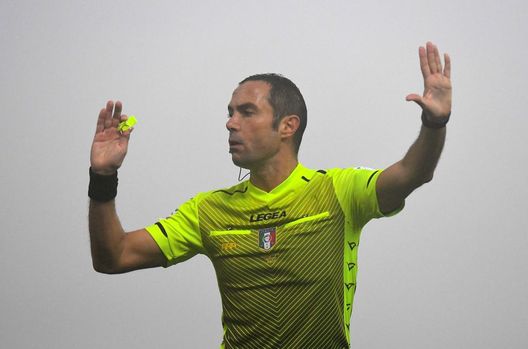 REGGIO NELL'EMILIA, ITALY - OCTOBER 23:Referee Marco Giuda gestures during the Serie A match between US Sassuolo and Torino FC at Mapei Stadium - Città del Tricolore on October 23, 2020 in Reggio nell'Emilia, Italy. (Photo by Alessandro Sabattini/Getty Images) REGGIO NELL'EMILIA, ITALY - OCTOBER 23:Referee Marco Giuda gestures during the Serie A match between US Sassuolo and Torino FC at Mapei Stadium - Città del Tricolore on October 23, 2020 in Reggio nell'Emilia, Italy. (Photo by Alessandro Sabattini/Getty Images)