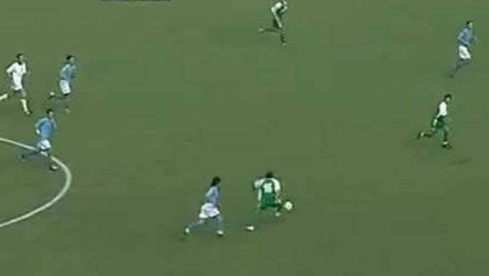 La divisa bianca dell'arbitro e Napoli-Avellino in campo... La divisa bianca dell'arbitro e Napoli-Avellino in campo...