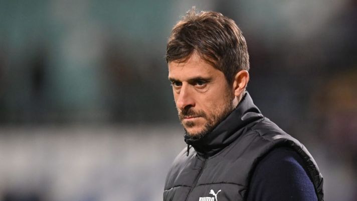 REGGIO NELL'EMILIA, ITALY - APRIL 03: Head coach Alessio Dionisi of US Sassuolo looks on prior to the Serie A match between US Sassuolo and Torino FC at Mapei Stadium - Citta' del Tricolore on April 03, 2023 in Reggio nell'Emilia, Italy. (Photo by Alessandro Sabattini/Getty Images) Dionisi: “Come sta Berardi, sono solo crampi! Pinamonti, parole strumentalizzate. Laurienté…” - immagine 1