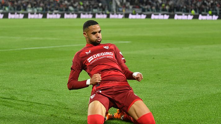 TURIN, ITALY - MAY 11: Yousseff En-Nesyri of Sevilla FC celebrates after scoring the team's first goal during the UEFA Europa League semi-final first leg match between Juventus and Sevilla FC at Allianz Stadium on May 11, 2023 in Turin, Italy. (Photo by Valerio Pennicino/Getty Images) Ahi Siviglia: En-Nesyri, in dubbio per il derby - immagine 1